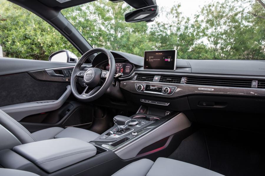 Интерьер Audi S4 Sedan (B9) 2017 года  (NA) (фото 14 из 17)